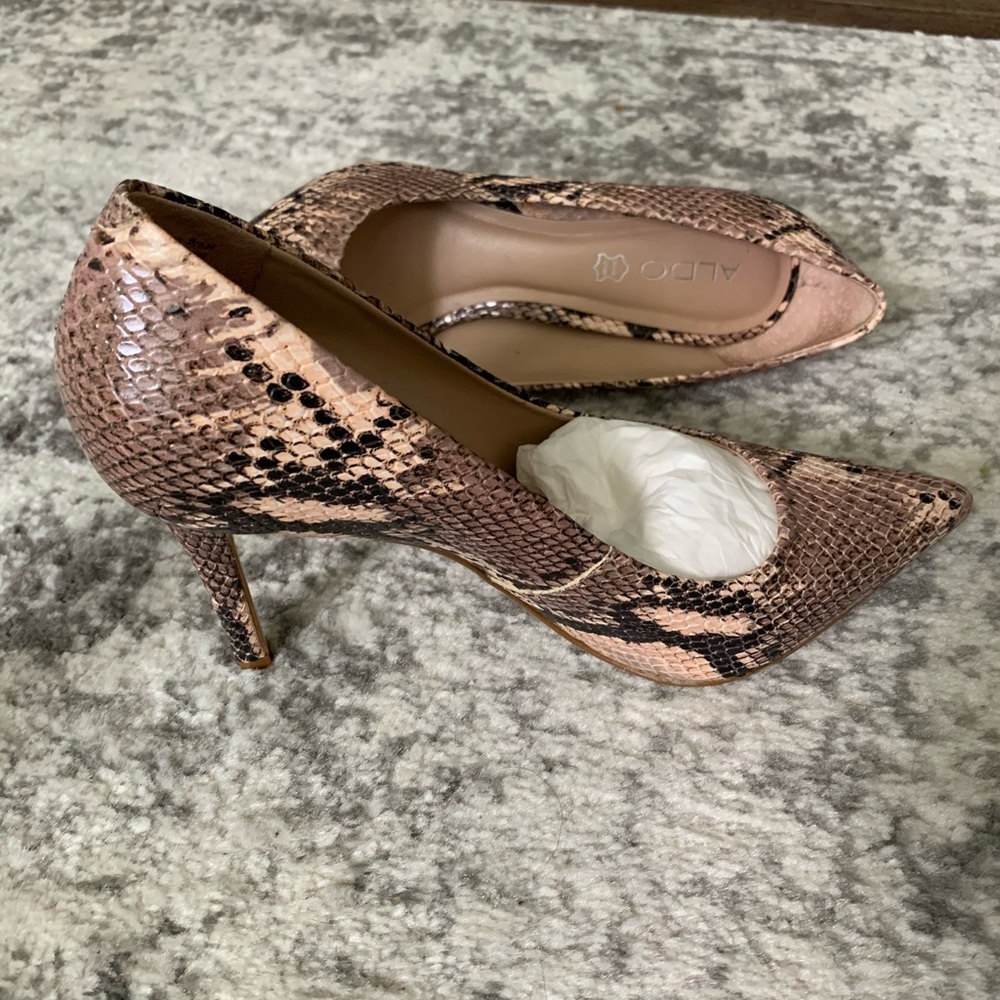 Snake print pumps
